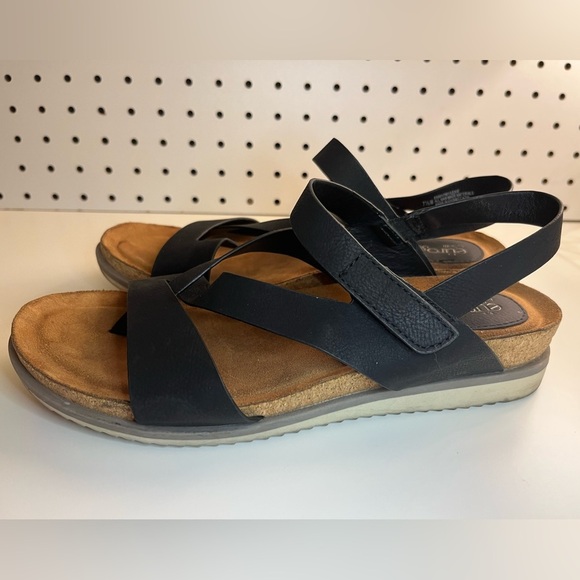 Eurosoft by Sofft Women's Gianetta Flat Sandal - Black - Picture 10 of 16